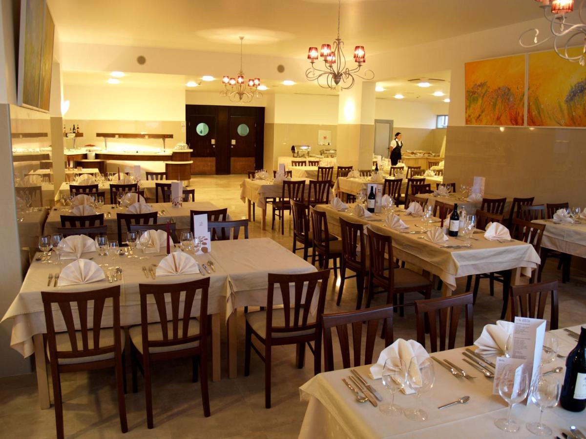 Hotel Quercus Drvenik  Esterno foto