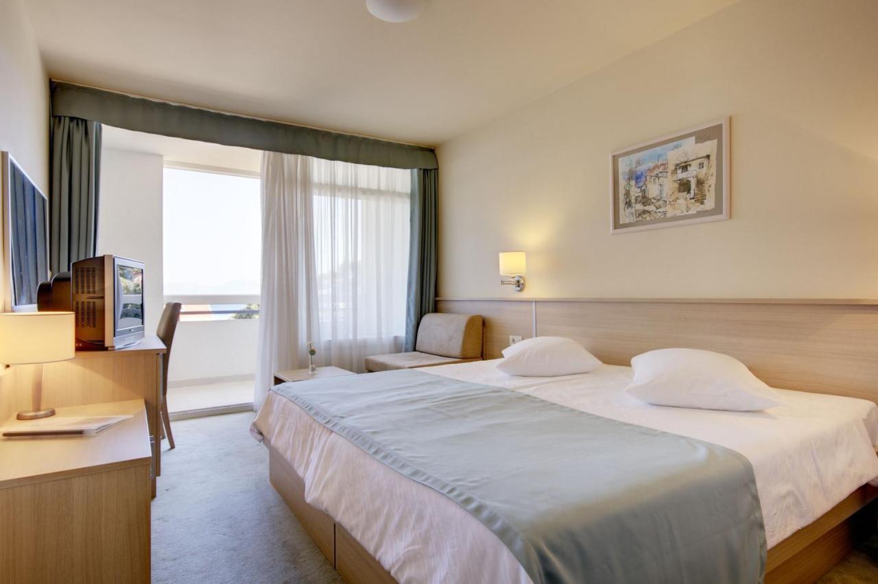 Hotel Quercus Drvenik  Esterno foto