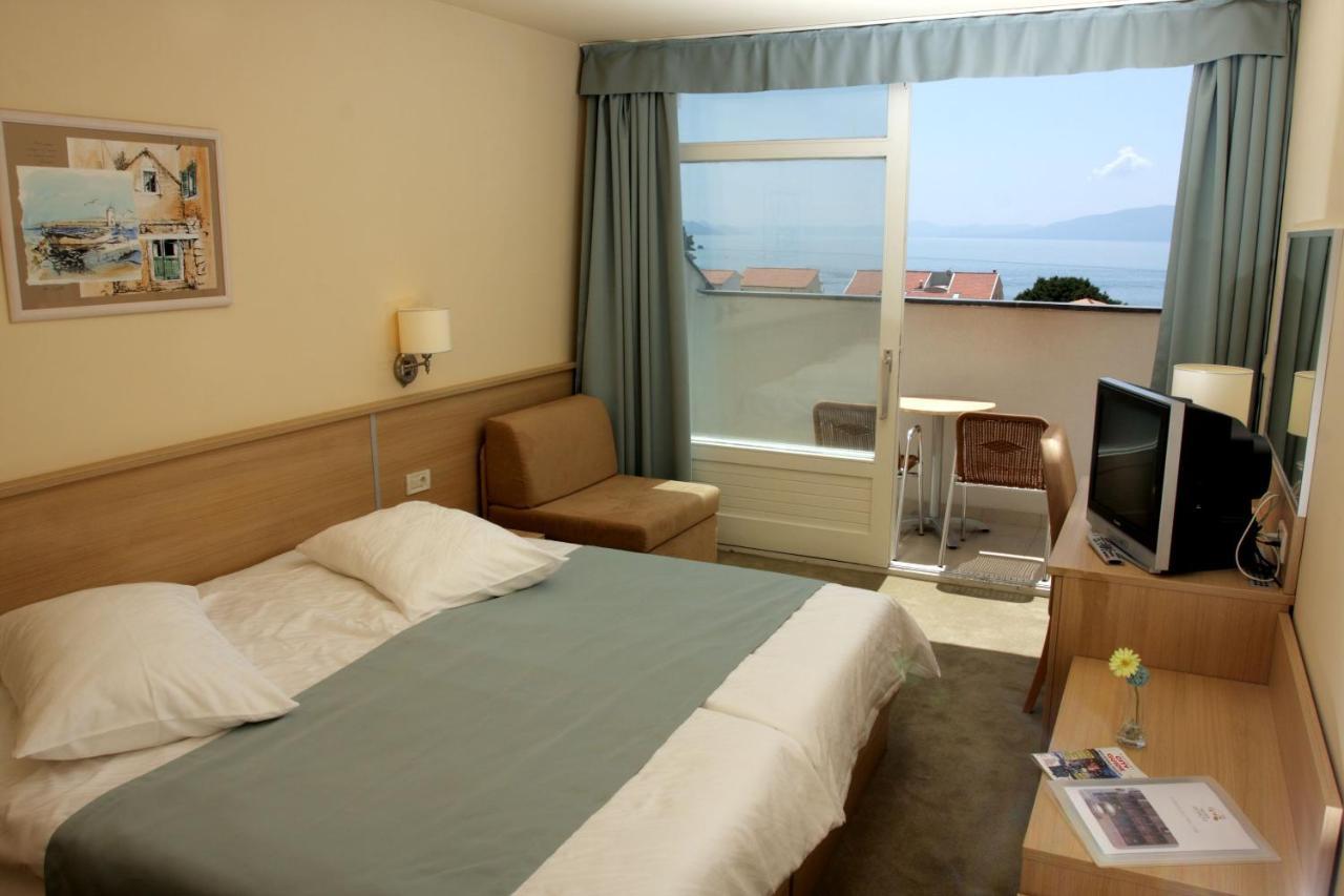 Hotel Quercus Drvenik  Esterno foto