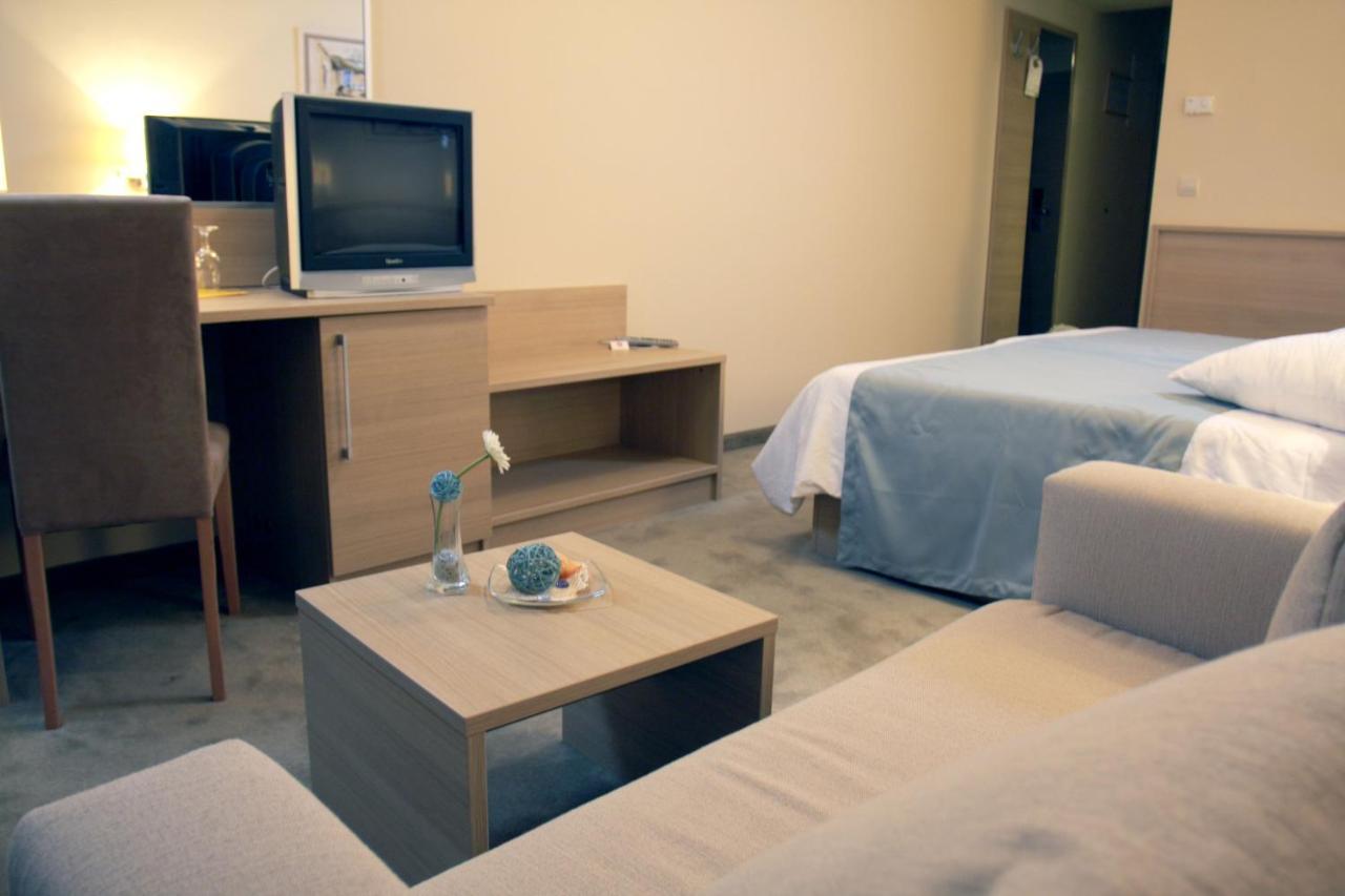 Hotel Quercus Drvenik  Esterno foto